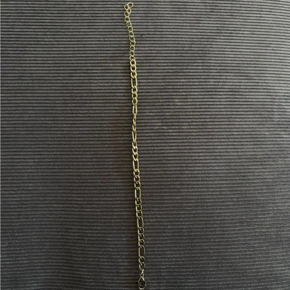 Delicate Gold Link Chain Bracelet - Picture 2 of 4